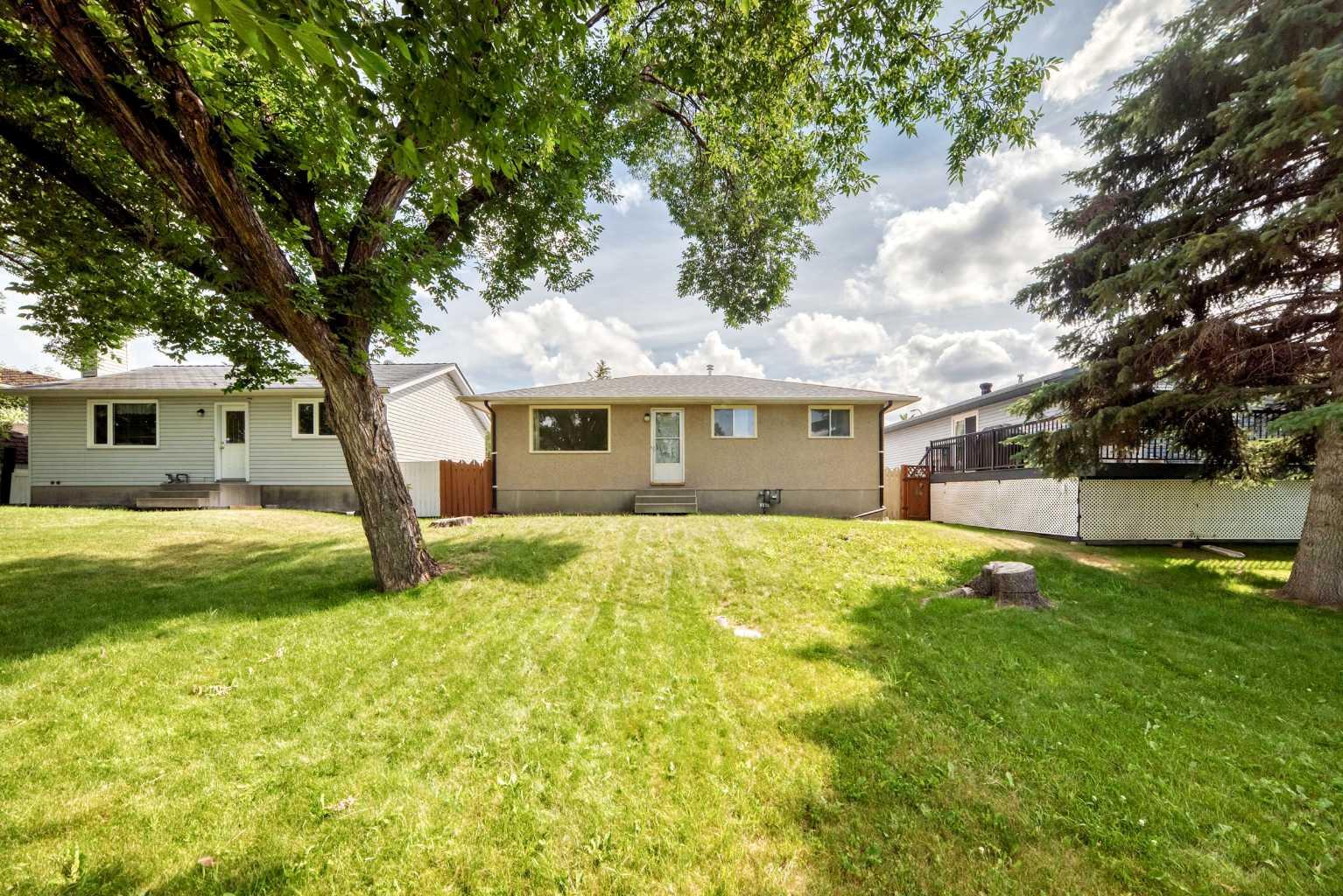 3238 32A Street SE, T2B 0J5