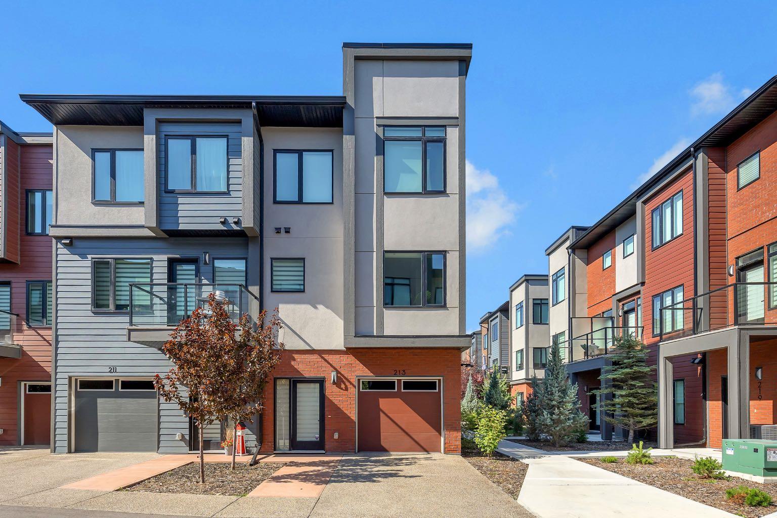 213 Greenbriar Common NW, T3B 6J3