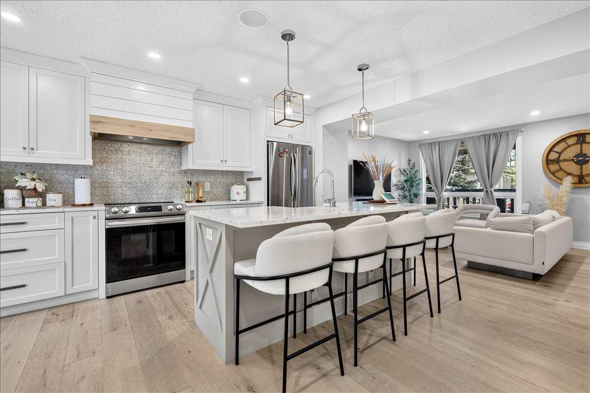 75 Shawglen Way SW, T2Y 1Y9