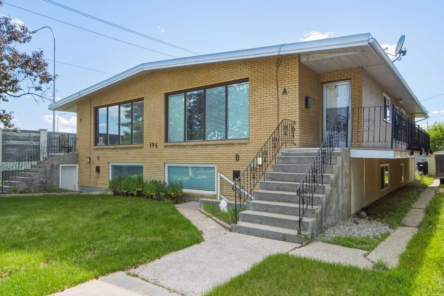 196 Gordon Drive SW, T3E 3W6