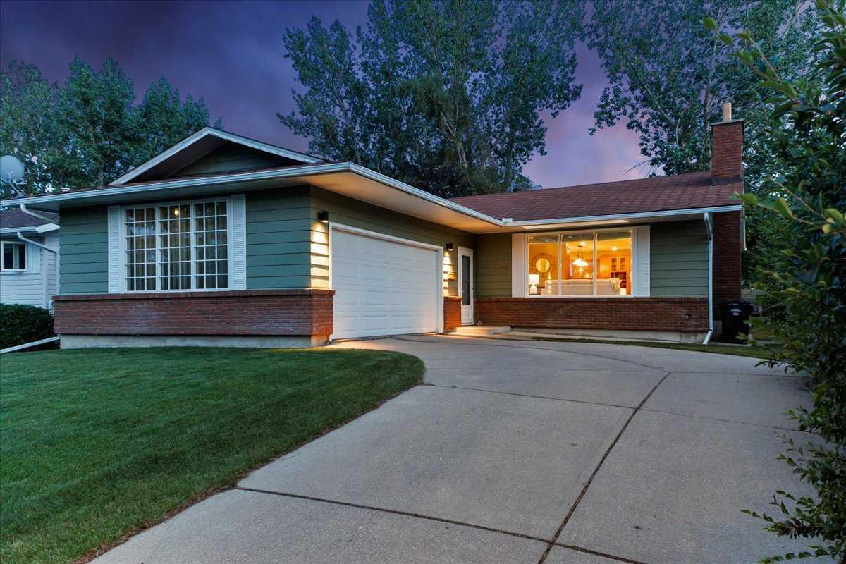 124 Oakmoor Place SW, T2V 4A3