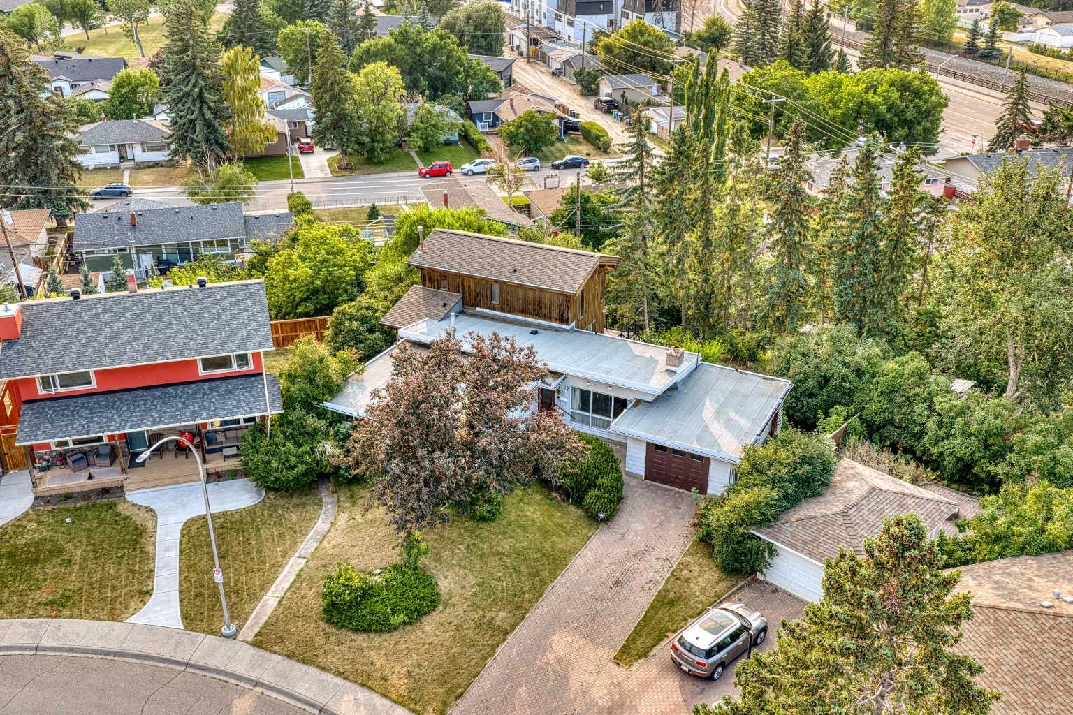 15 Glenview Drive SW, T3E 4H4