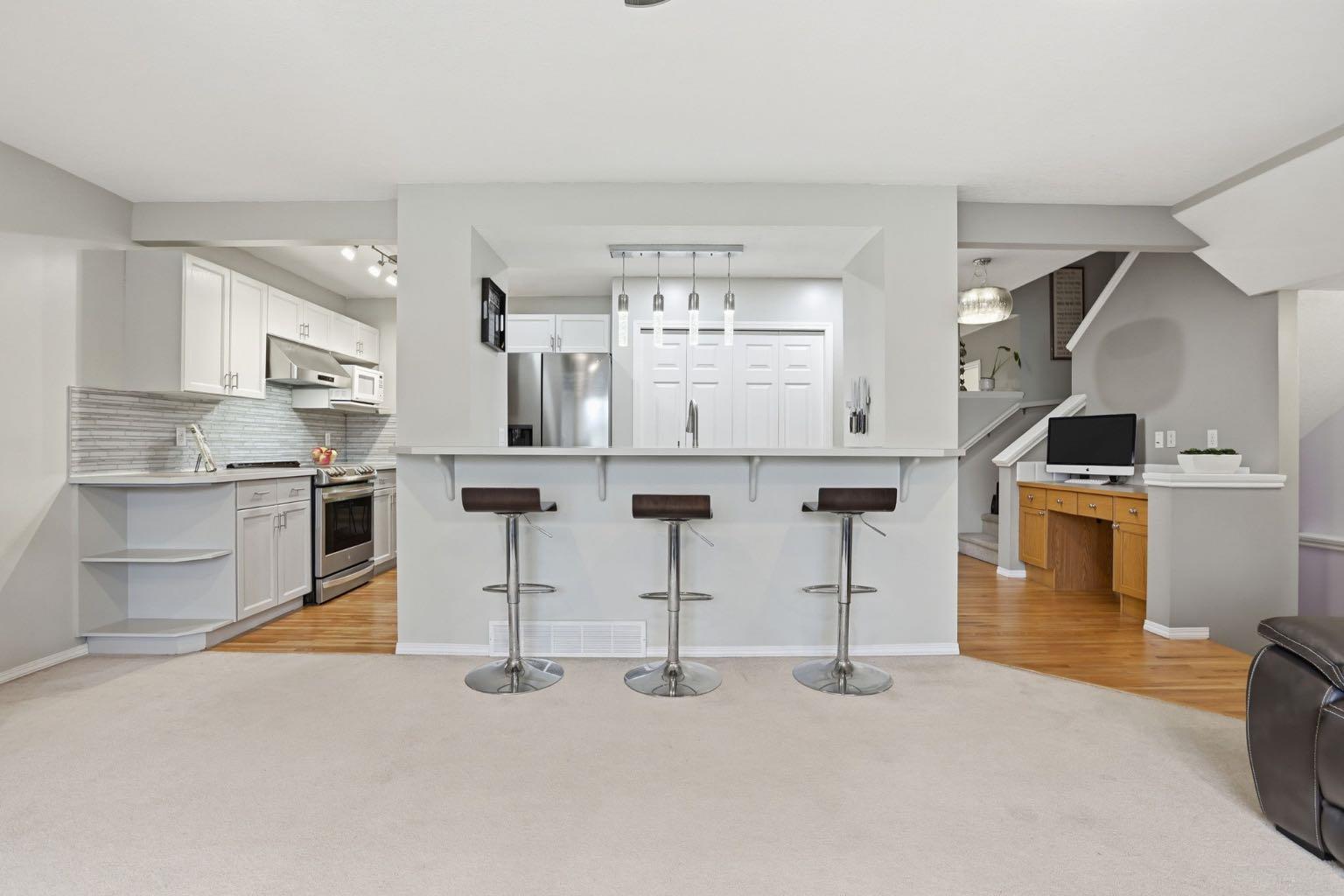 450 Elgin Way SE, T2Z 3Y6