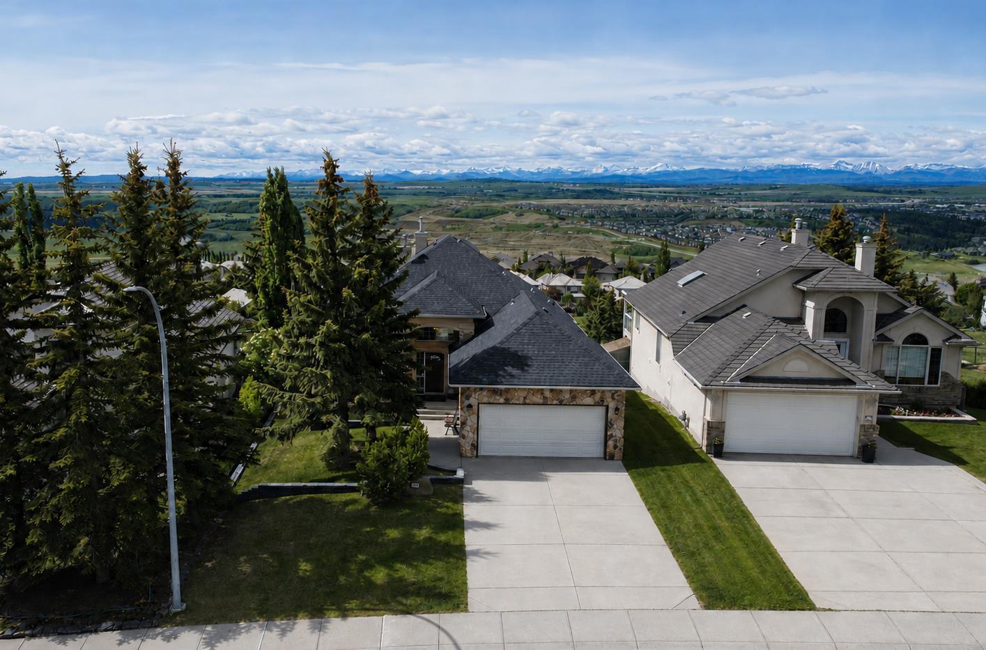 321 Gleneagles View, T4C 1P4