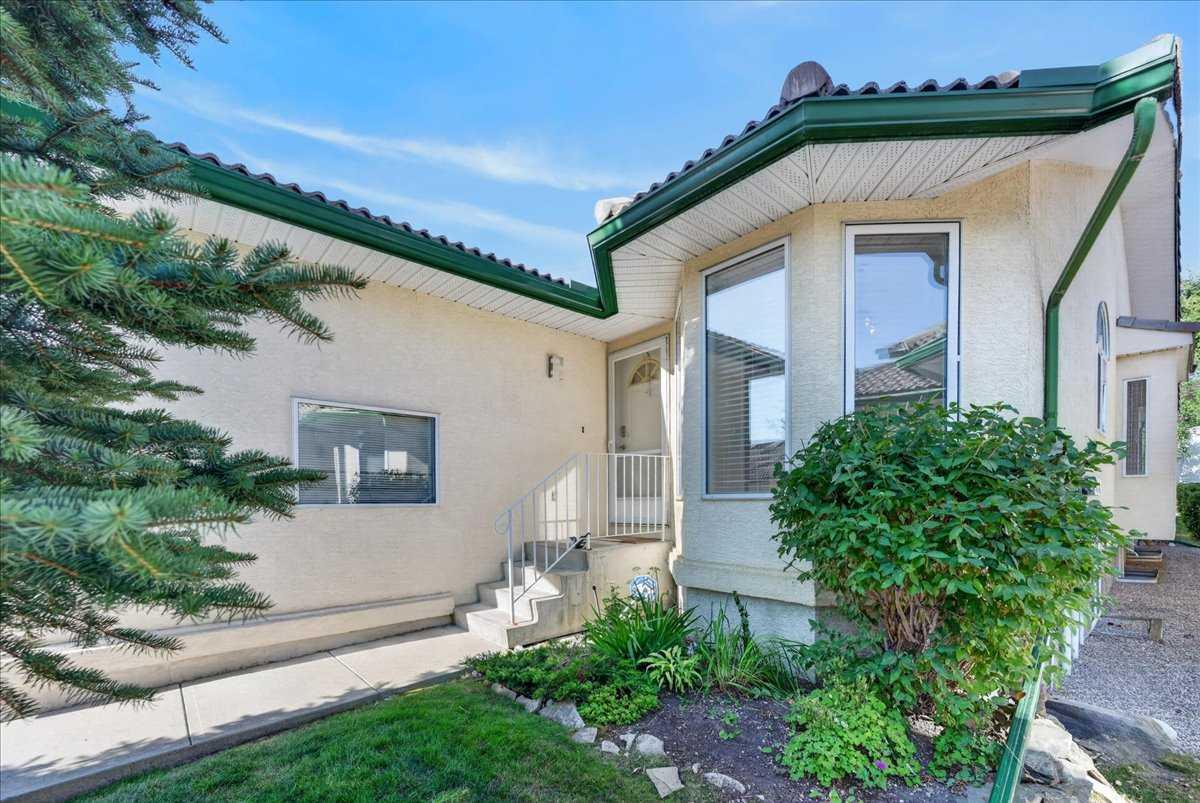 21 Strathearn Gardens SW, T3H 2R1