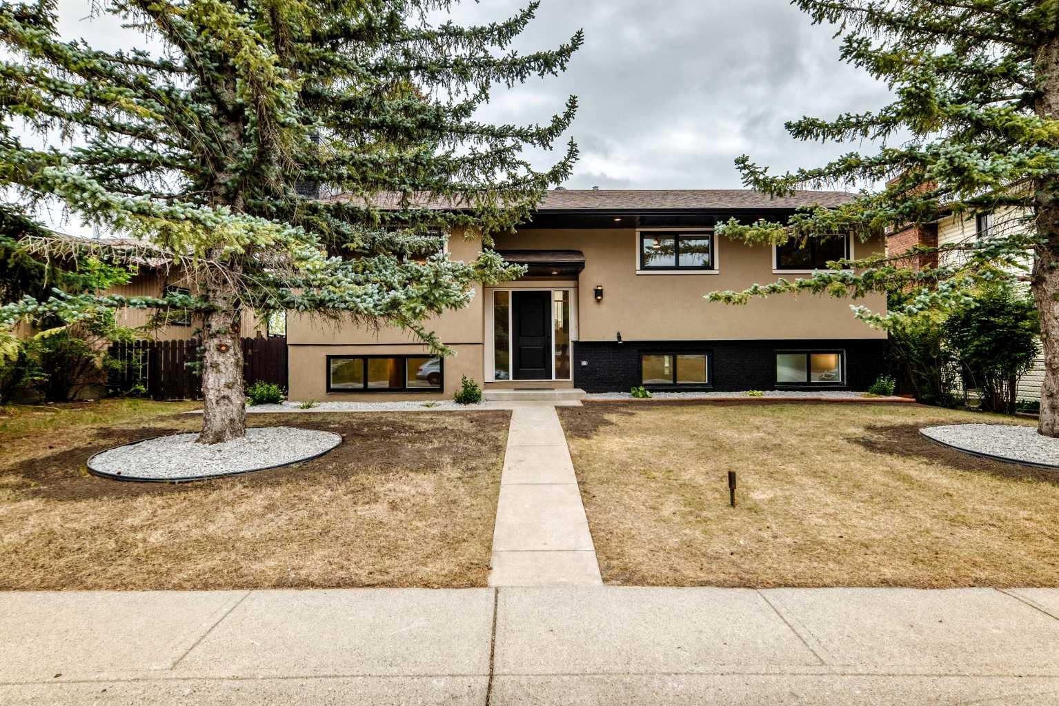 307 Silverthorn Way NW, T3B 4E8