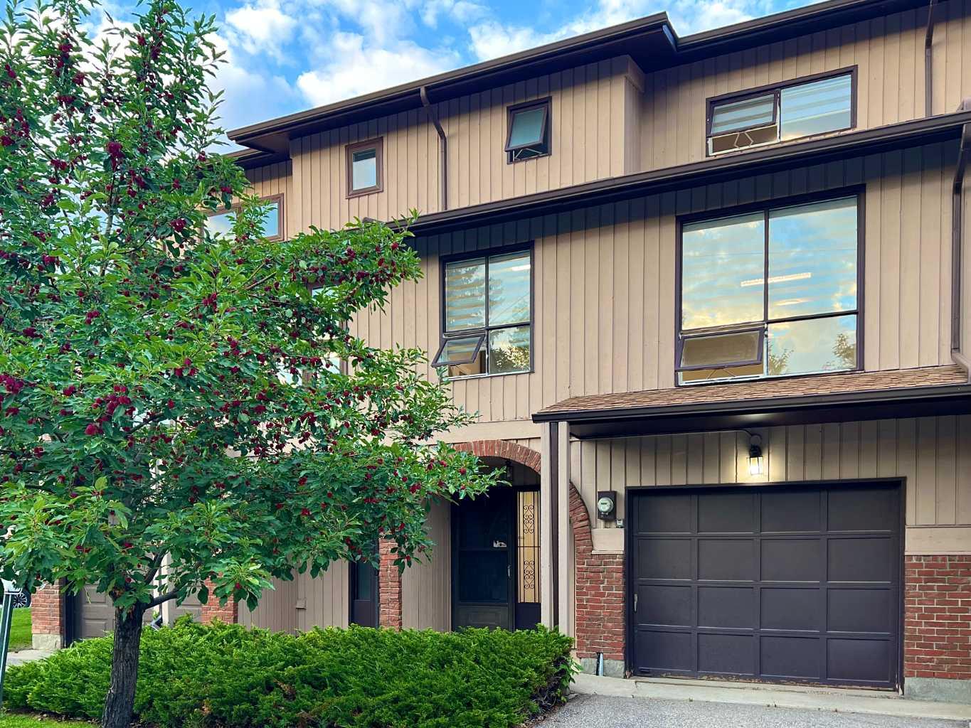 58 Canterbury Gardens SW, T2W 2S9