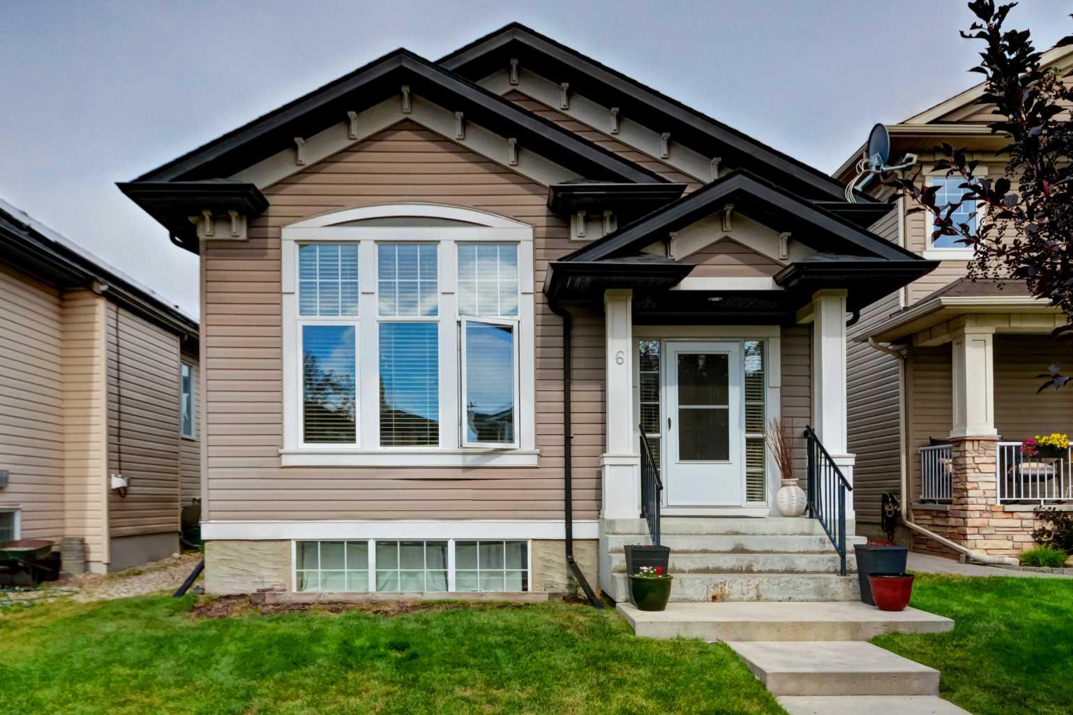 6 Elgin Meadows Road SE, T2Z 0S1