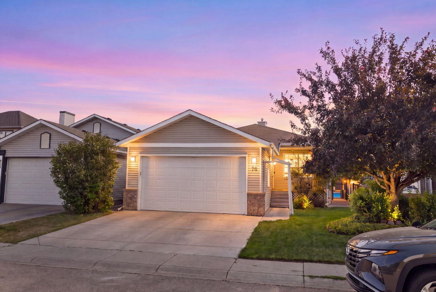 76 Douglas Ridge Close SE, T2Z 2M3