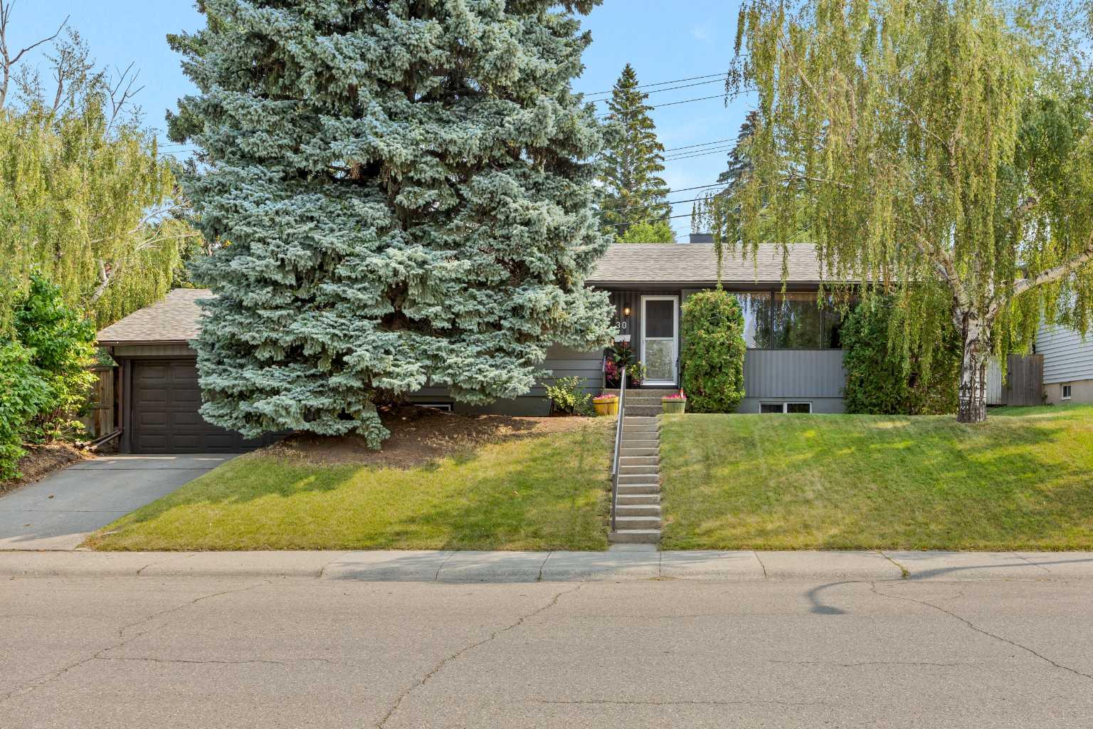 30 Gateway Drive SW, T3E 4J7
