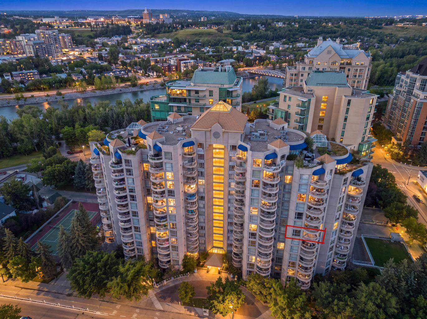 804, 804 3 Avenue SW, T2P0G9