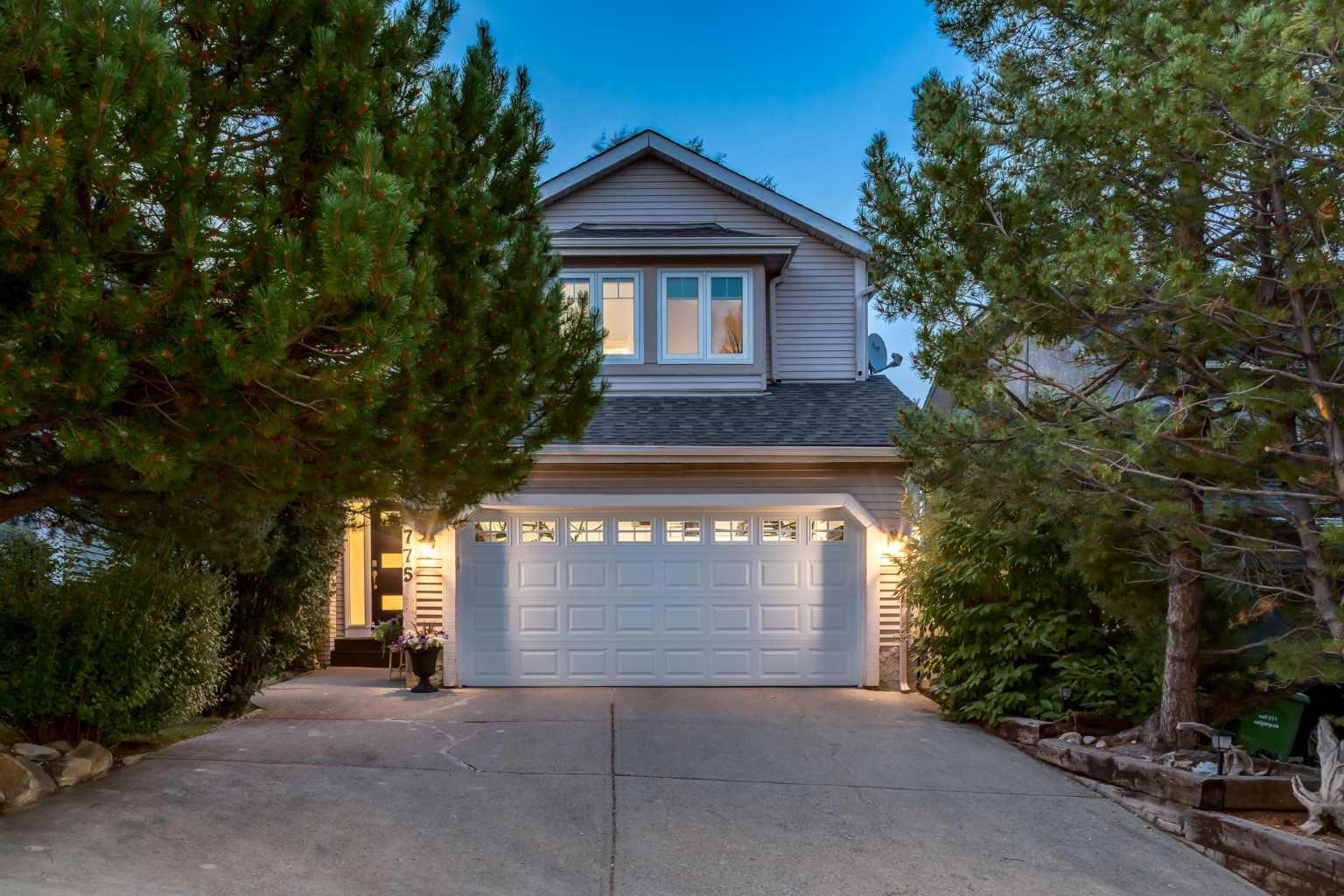775 STRATHCONA Drive SW, T3H 1N8