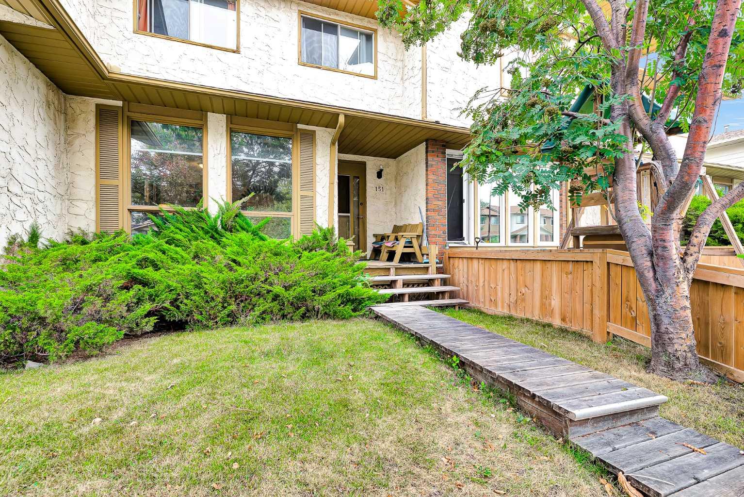 151 Midbend Place SE, T2X2J8