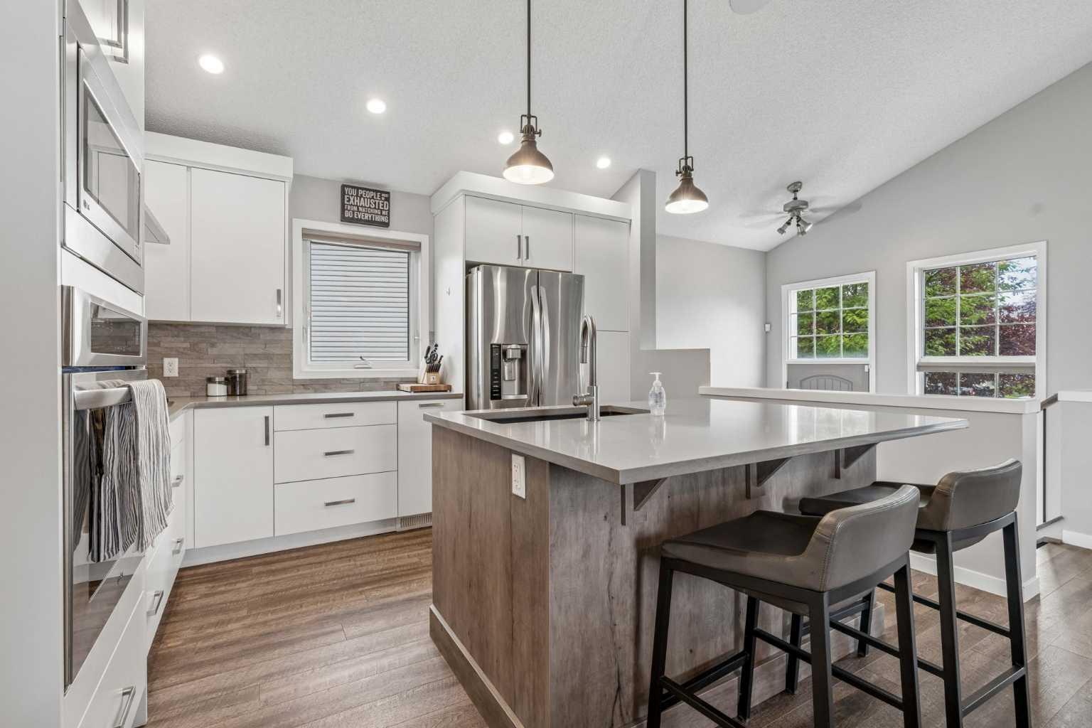 230 Mt Lorette Place SE, T2Z 2L9