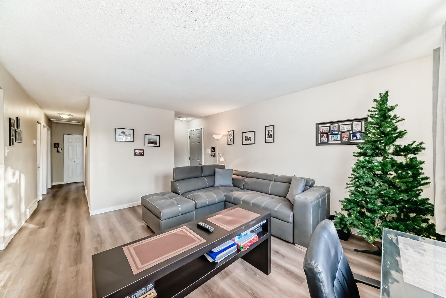 3221 32A Avenue SE, T2B0J6