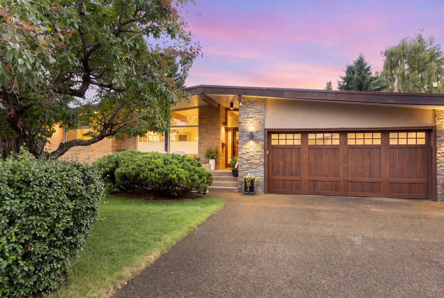 43 Cromwell Avenue NW, T2L 0M6