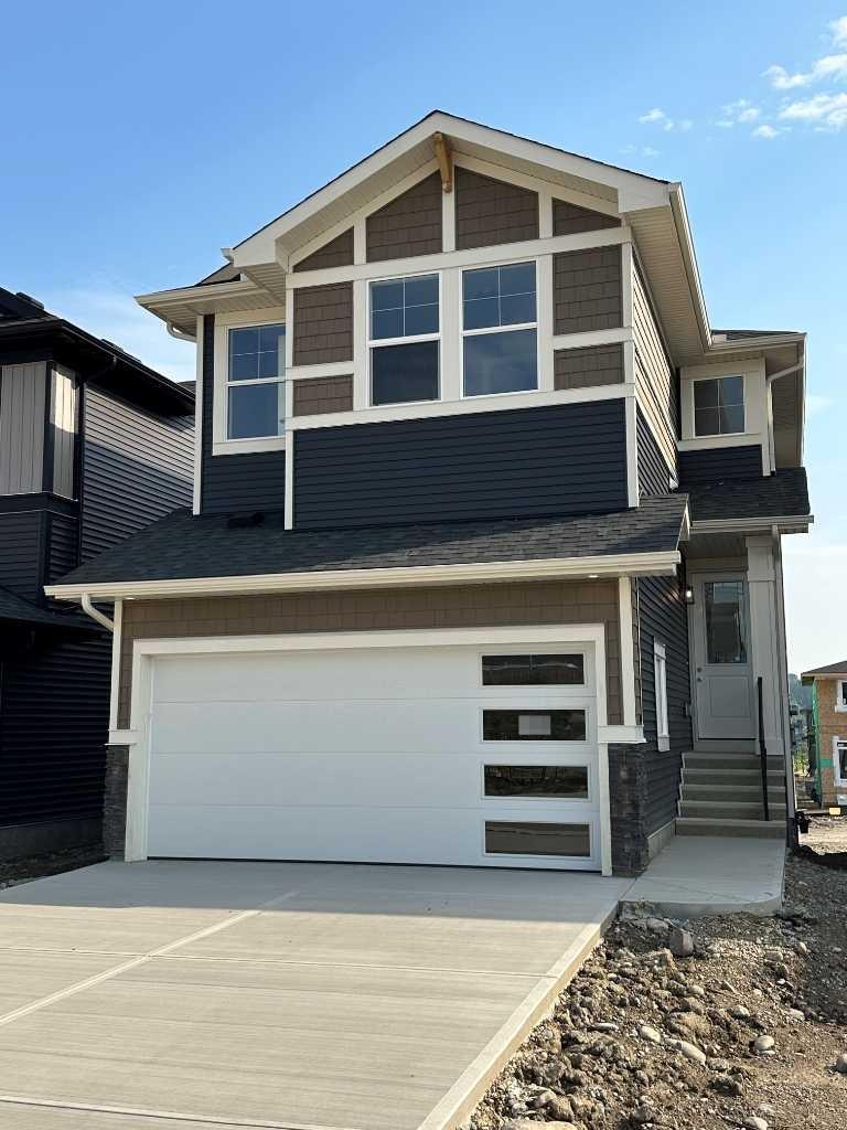 16 Topaz Place, T4C 3K2