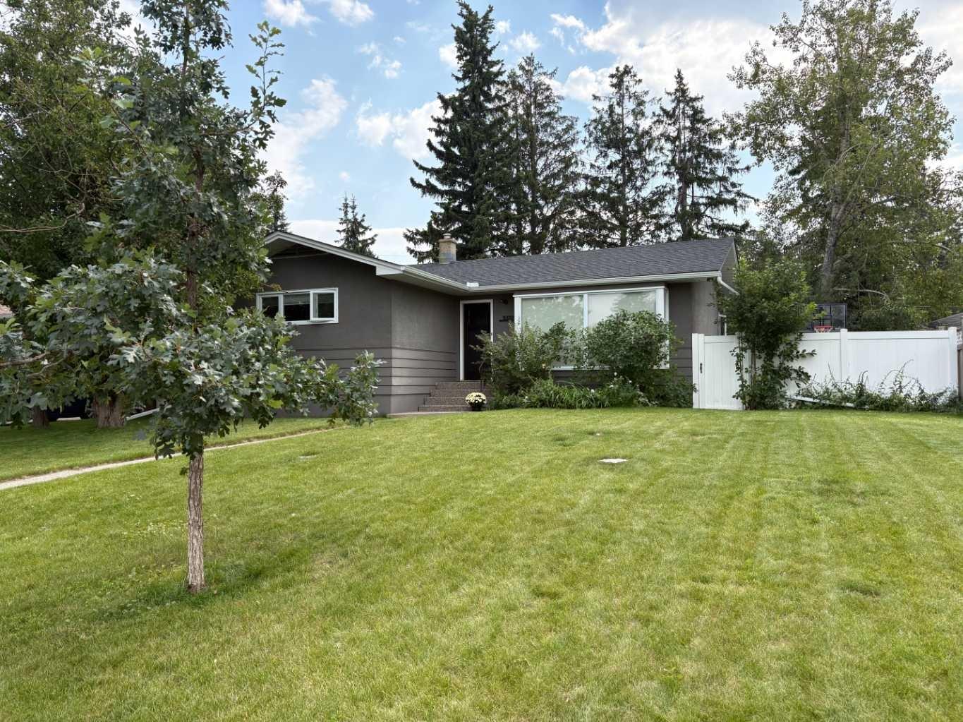 5327 17 Avenue SW, T3E 0E8