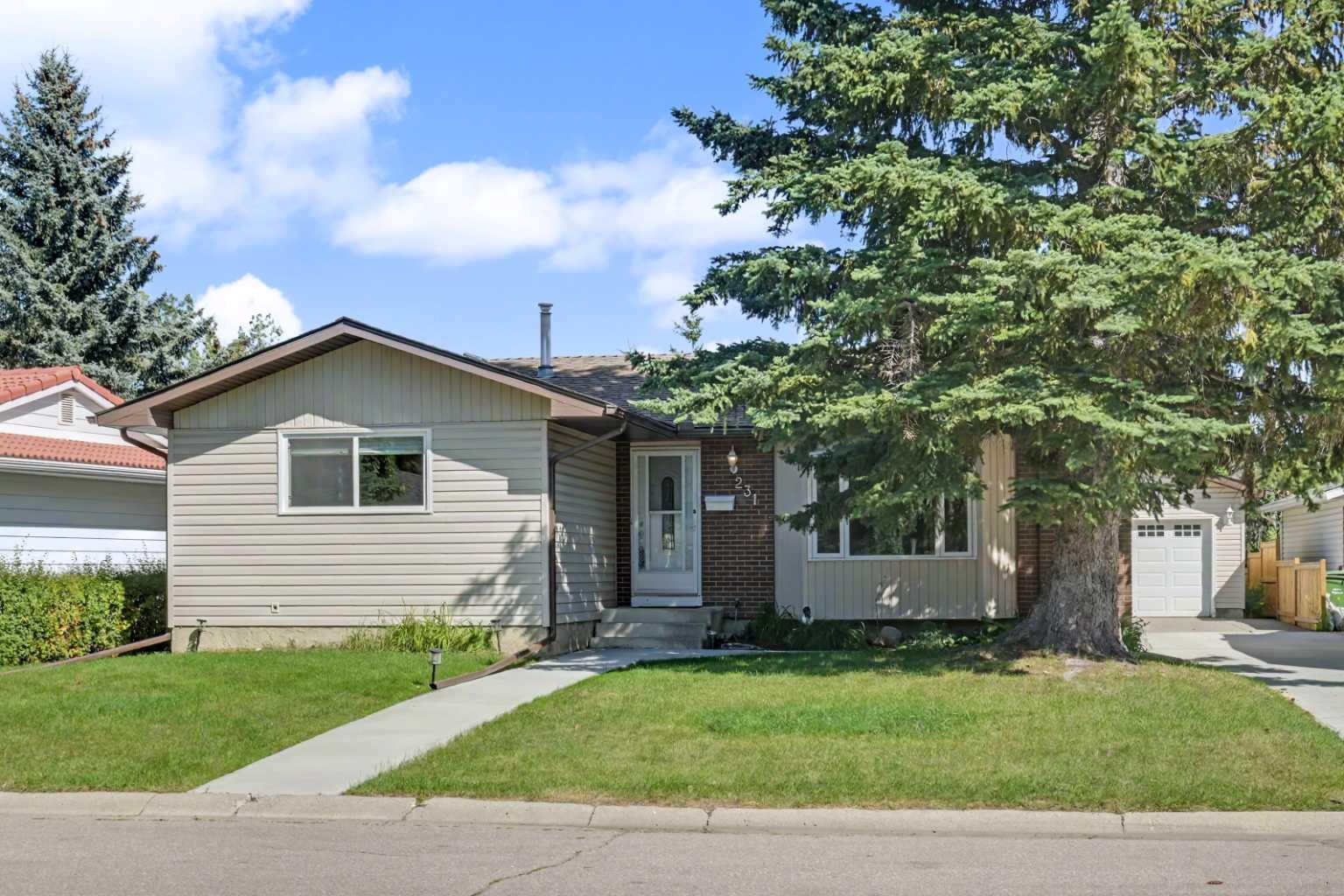 231 Cedarille Green SW, T2W 2H3