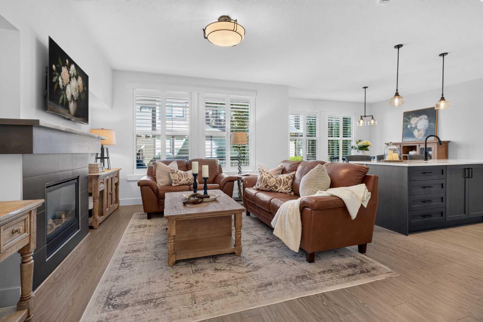 202, 110 Coopers Common SW, T4B 3Y3