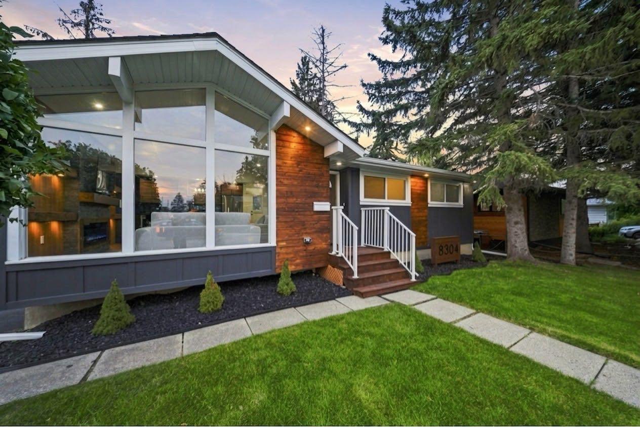 8304 11 Street SW, T2V 1N6