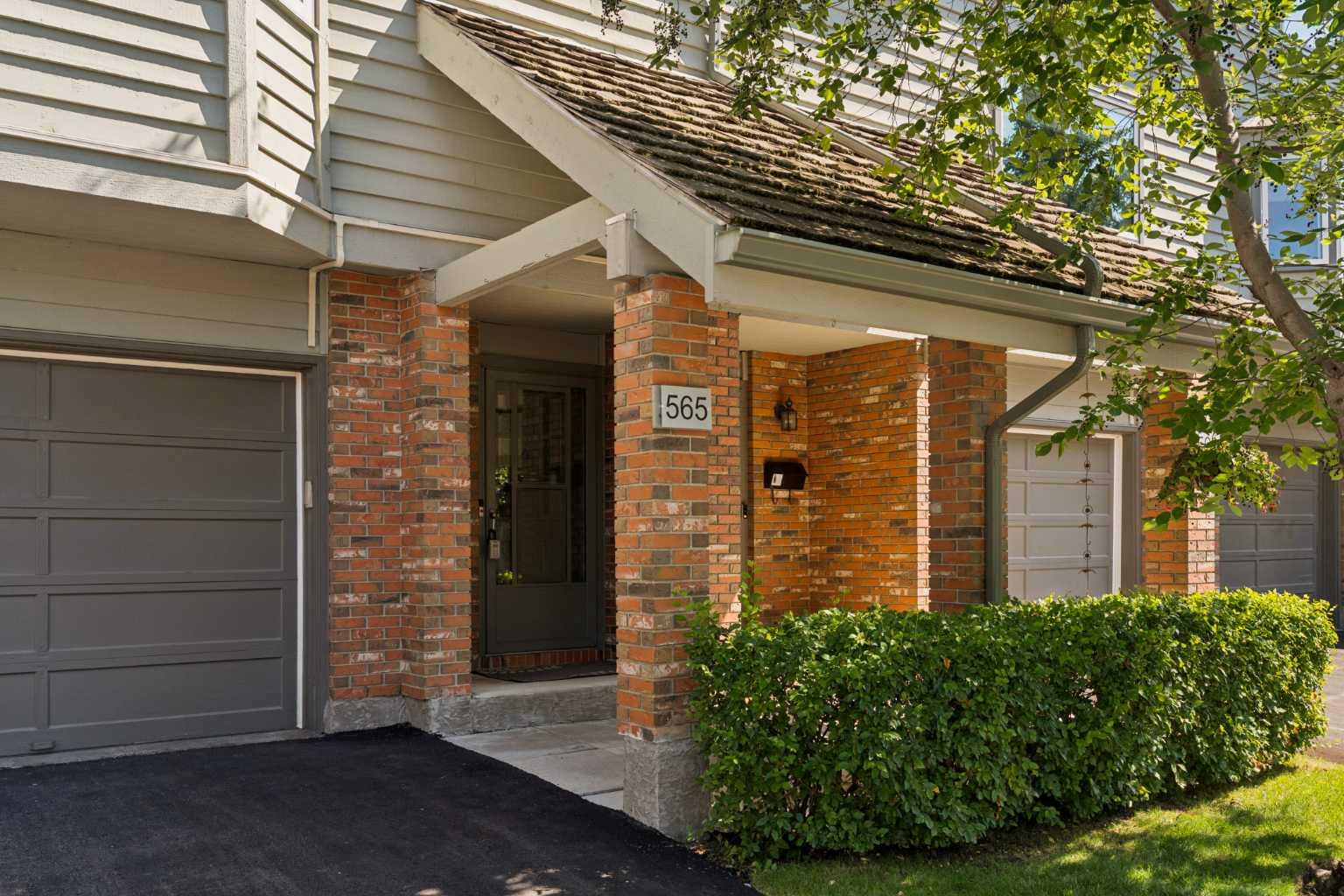 565 Point Mckay Grove NW, T3B 5C4