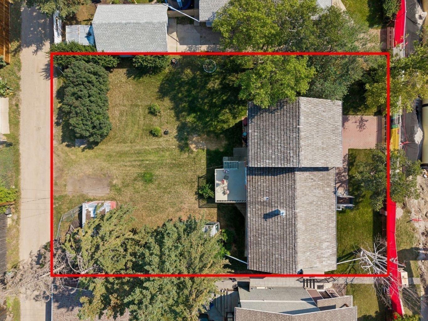 8832 34 Avenue NW, T3B 1R8