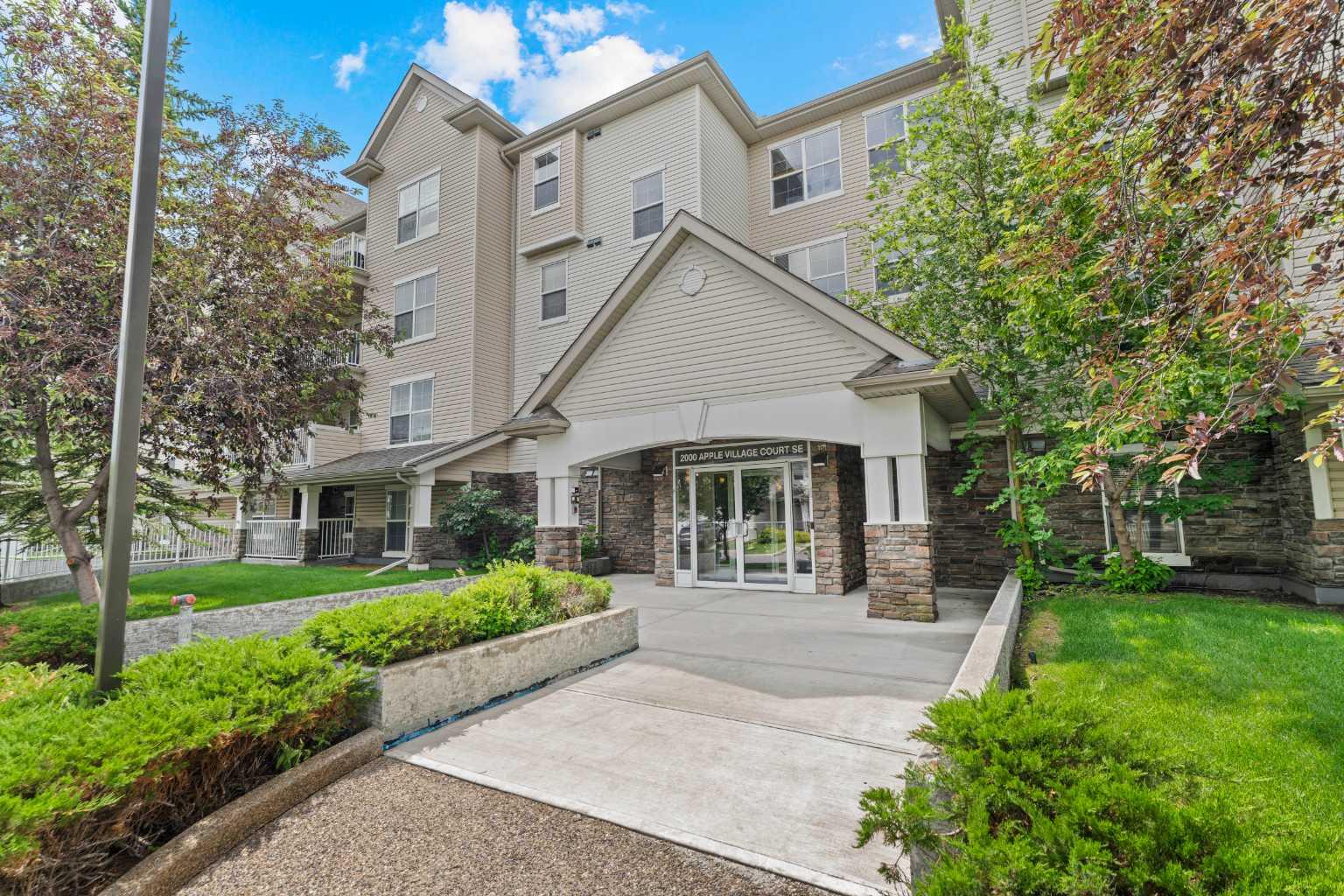 208, 2000 Applevillage Court SE, T2A7Z7