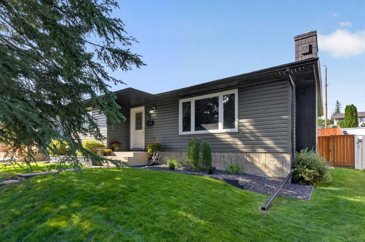 292 Silver Brook Way NW, T3B 3G8
