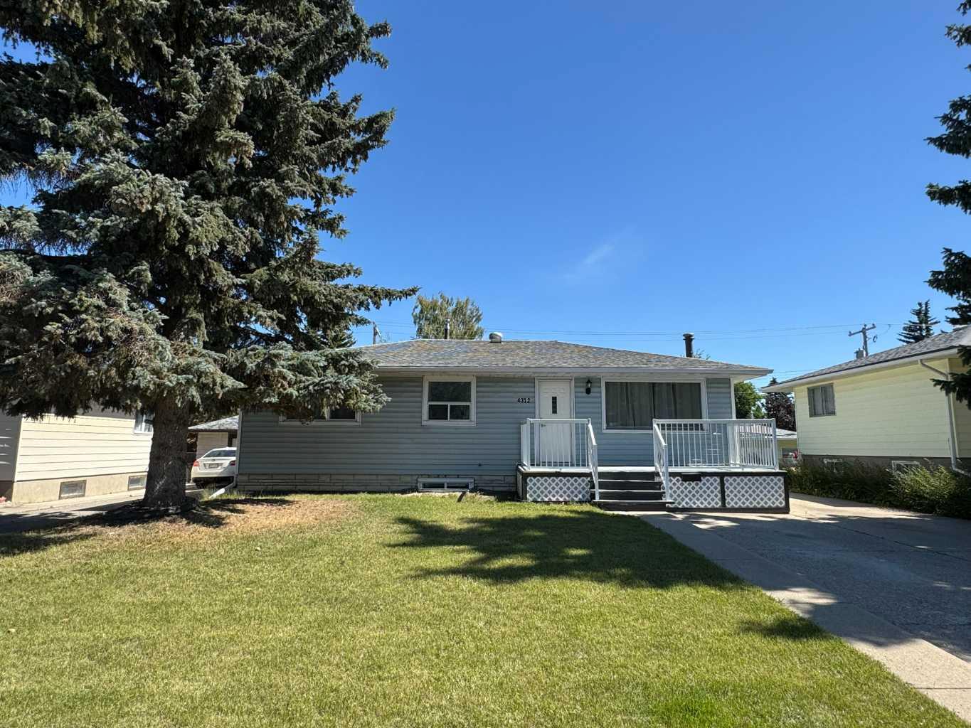 4312 45 Street SW, T2E 3W1