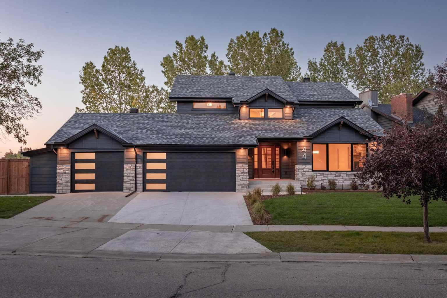 44 Canterbury Drive SW, T2W3S8