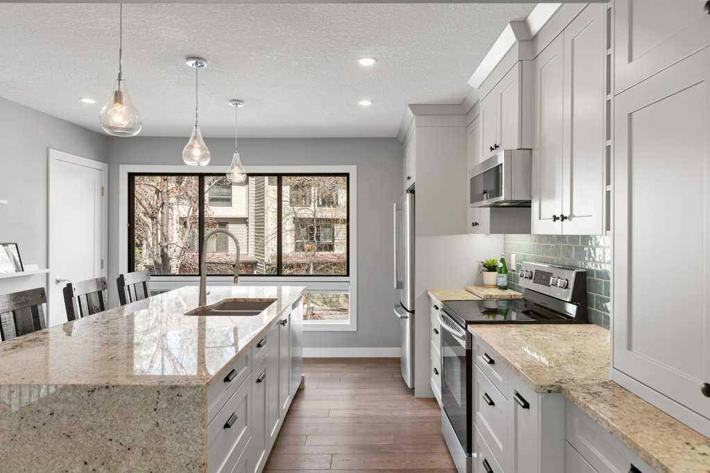 3929 Point Mckay Road NW, T3B 4V7