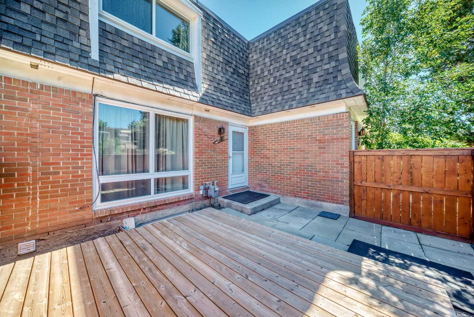 130, 330 Canterbury Drive SW, T2W 1H6