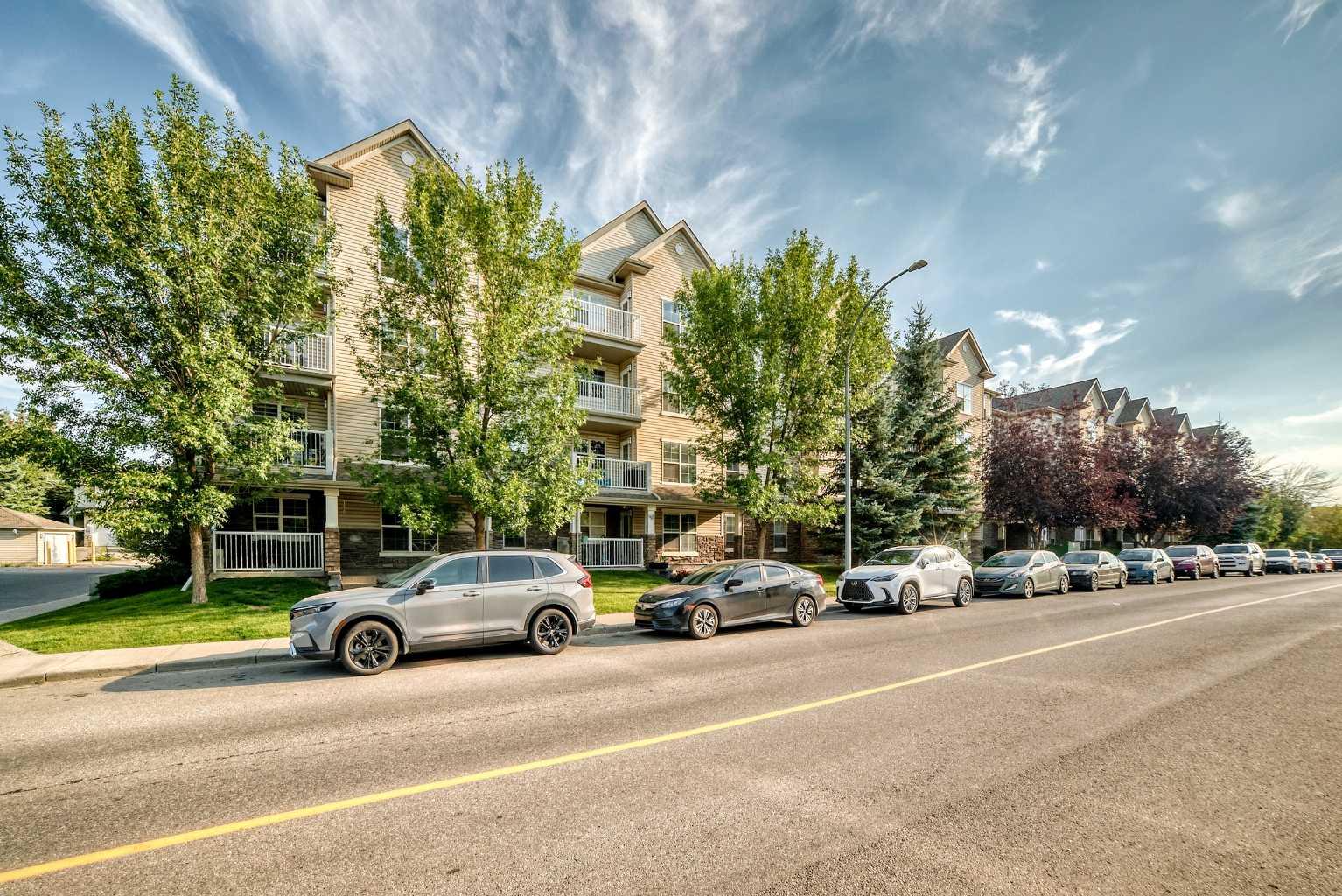 411, 2000 Applevillage Court SE, T2A 7Z4