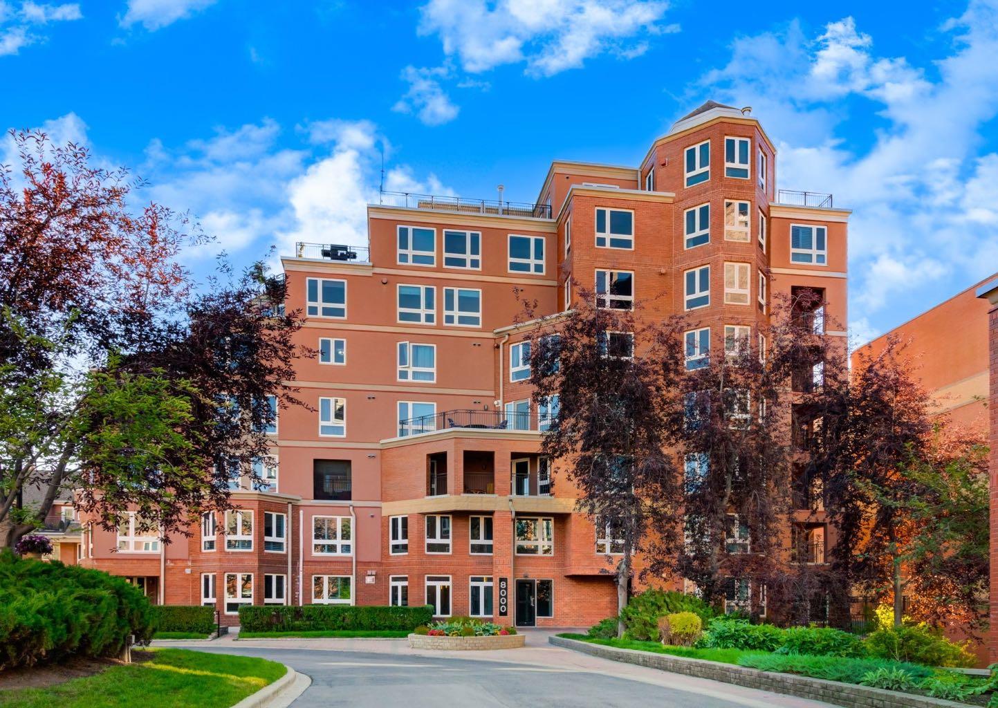 8402, 400 Eau Claire Avenue SW, T2P 4X2