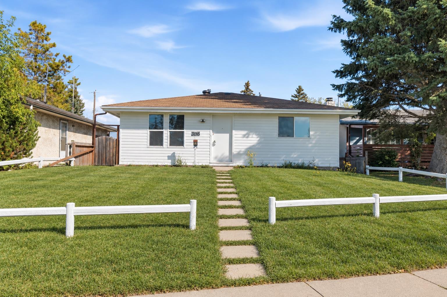 3116 39 Street SE, T2B 1B1
