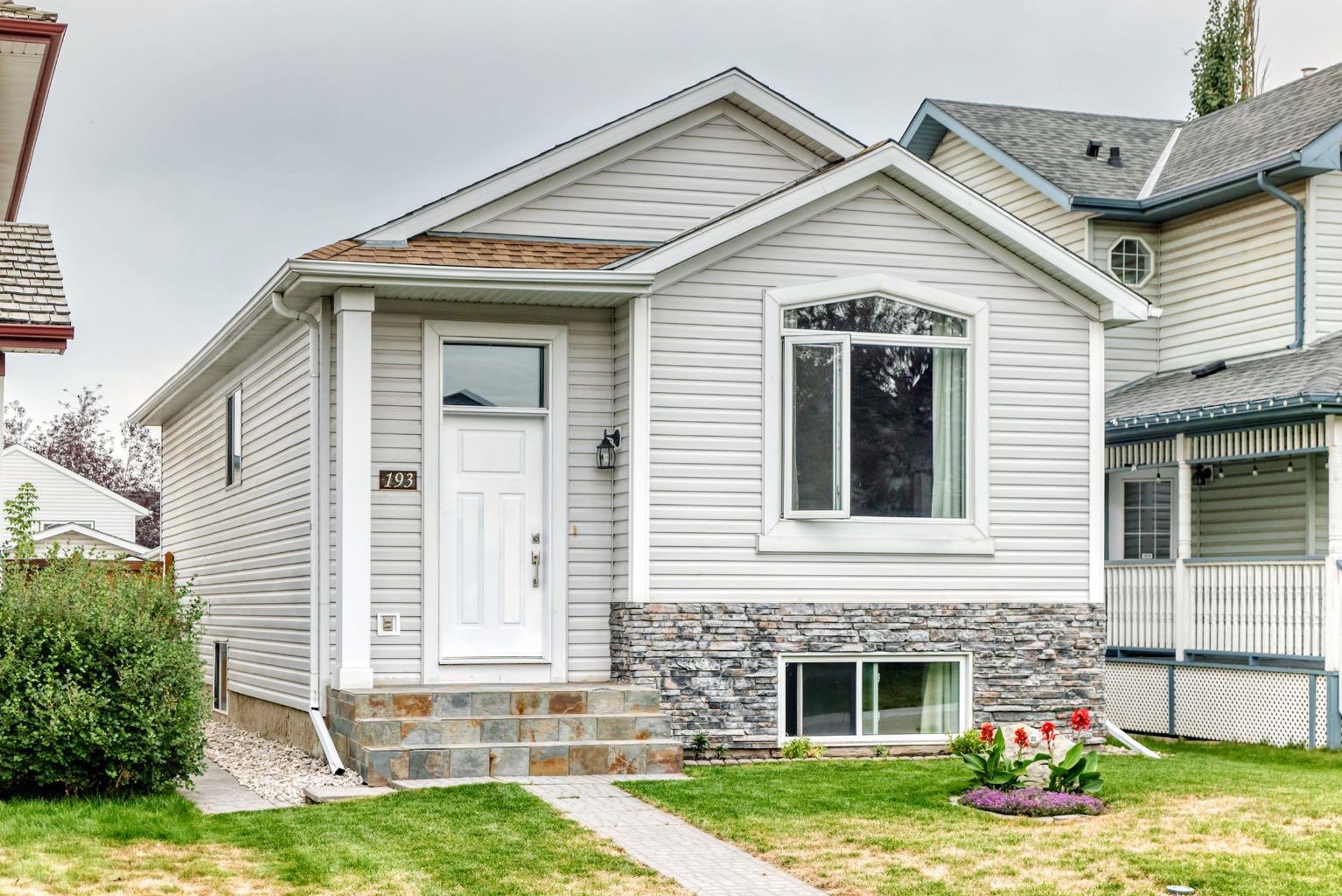 193 Mt Aberdeen Circle SE, T2Z3H3
