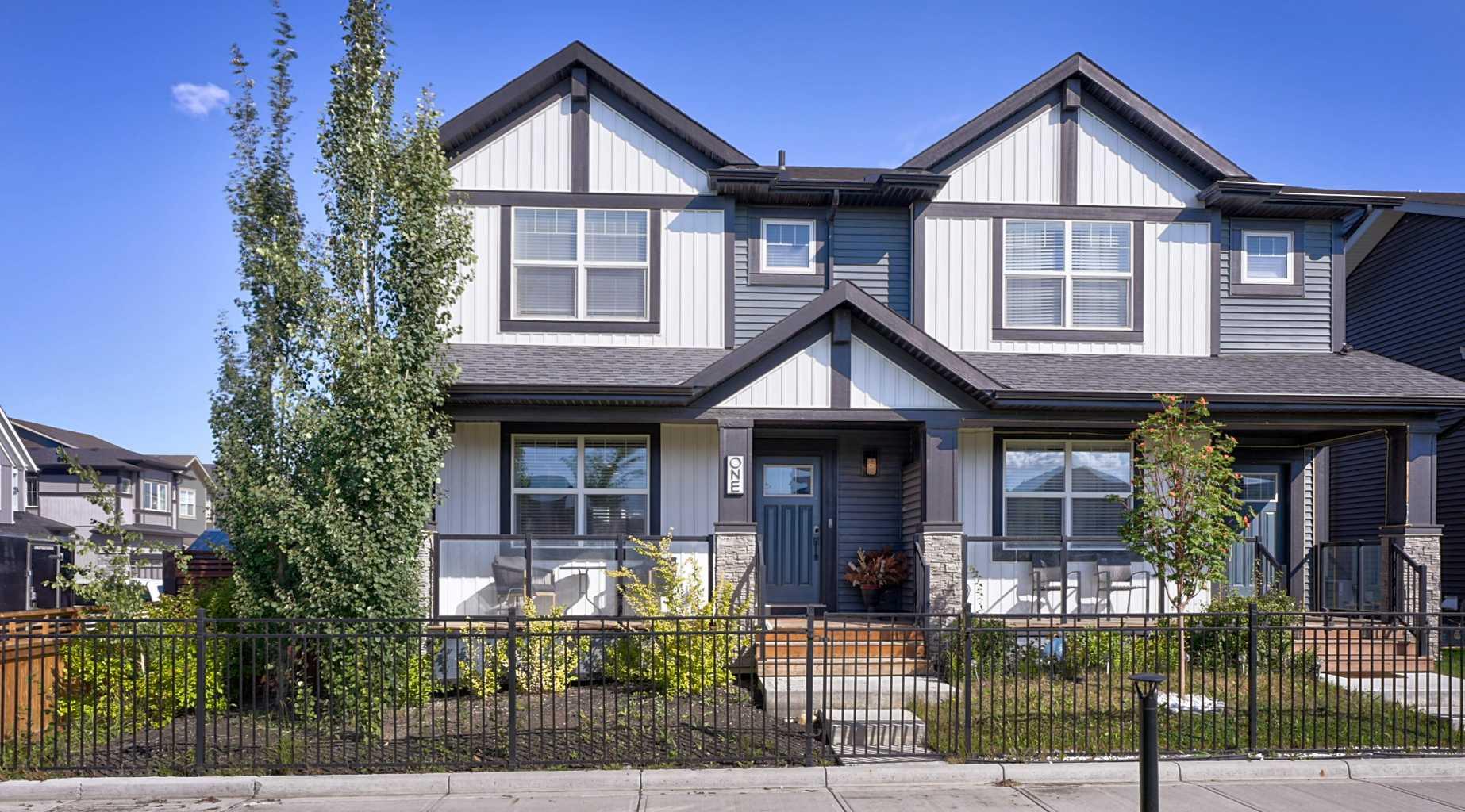 1 Midgrove Lane SW, T4B 5H2