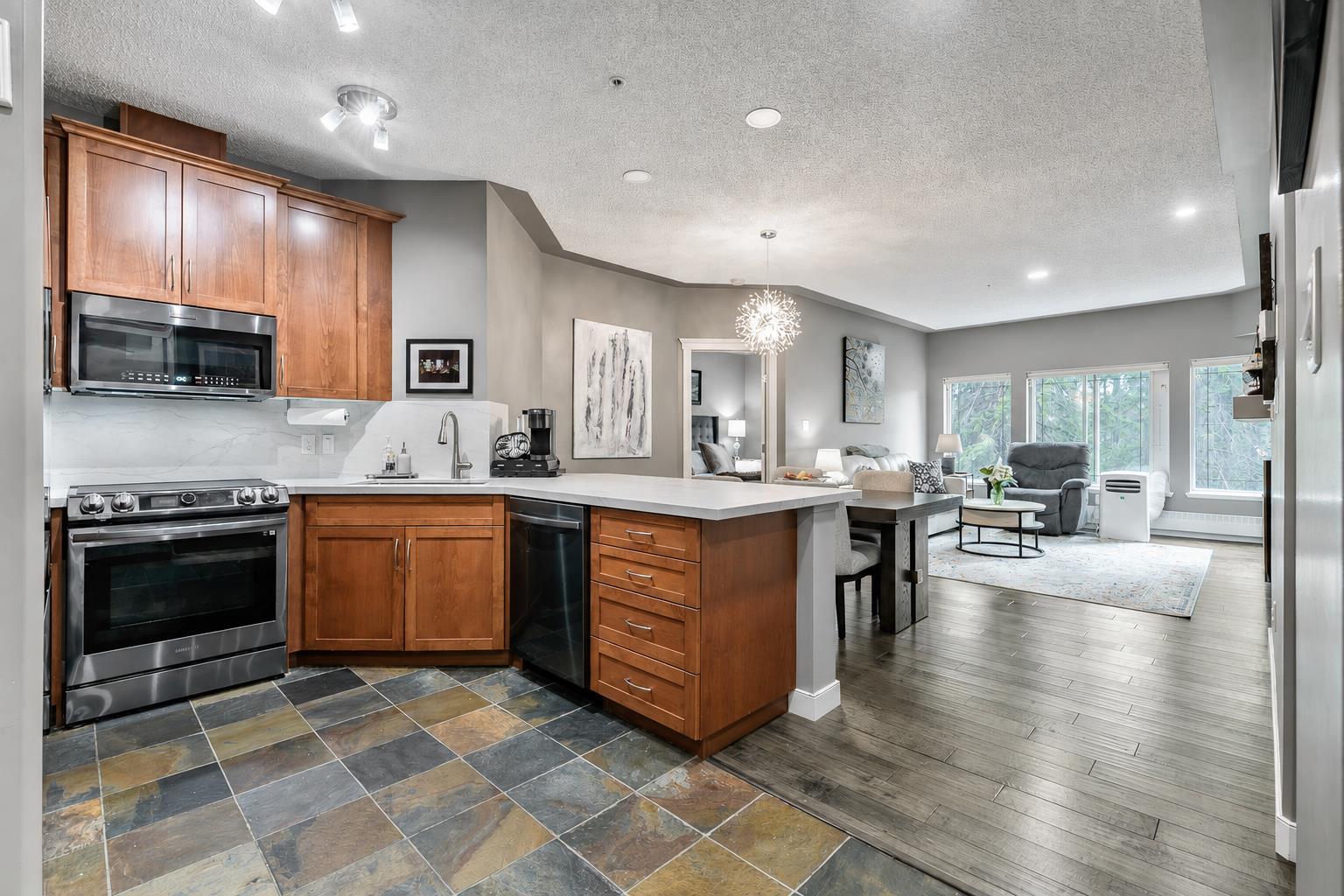 233, 20 Discovery Ridge Close SW, T3H 5X4
