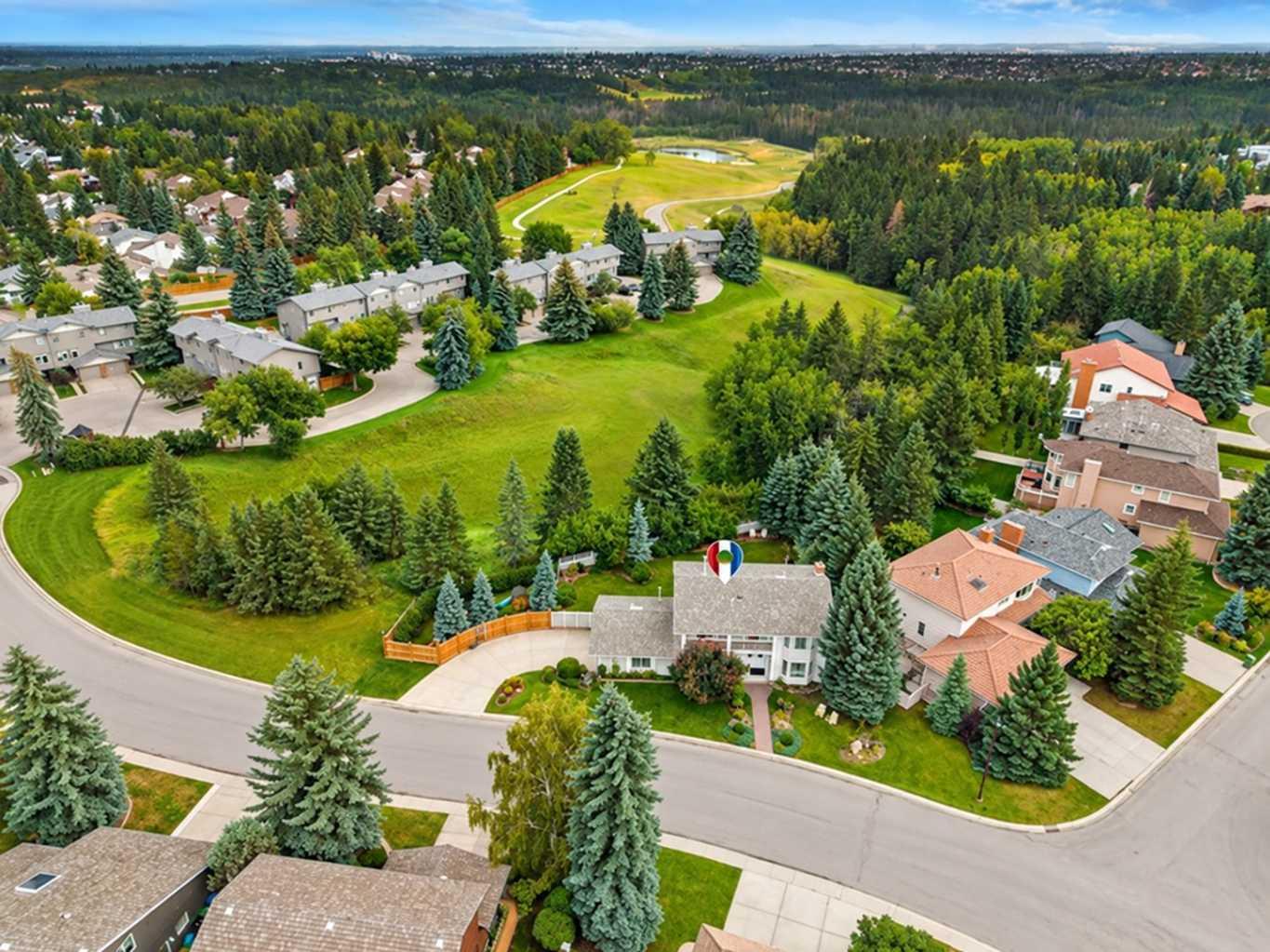 72 Woodacres Crescent SW, T2W 4V6