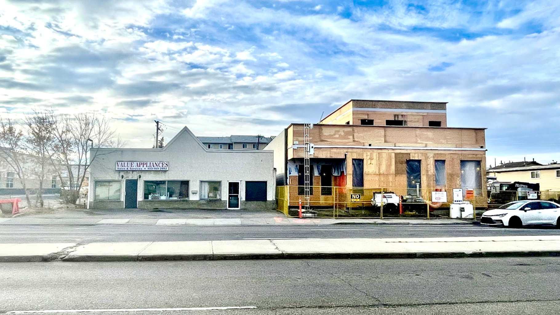 1721 36 Street SE, T2A 1C7