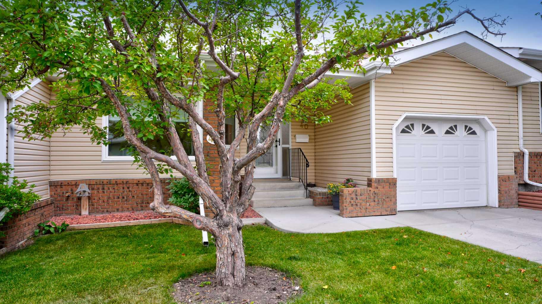 40 Vandoos Villas NW, T3A 4W3