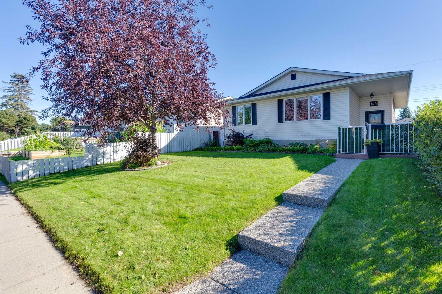 144 Dovercliffe Way SE, T2B 1W7