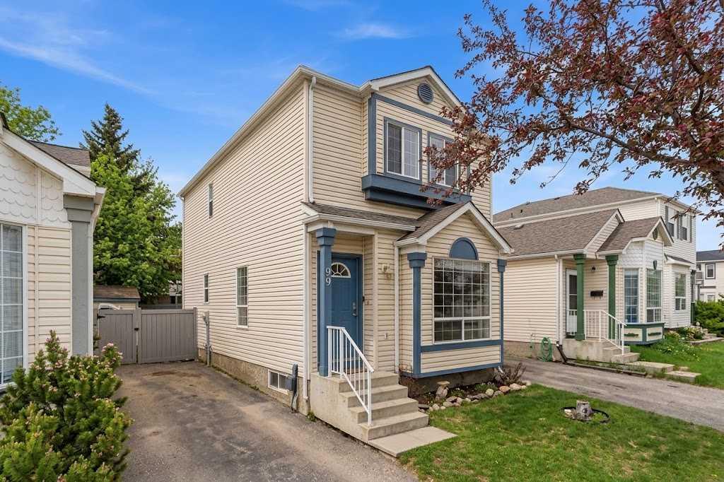 90 Coventry Lane NE, T3K 4G4