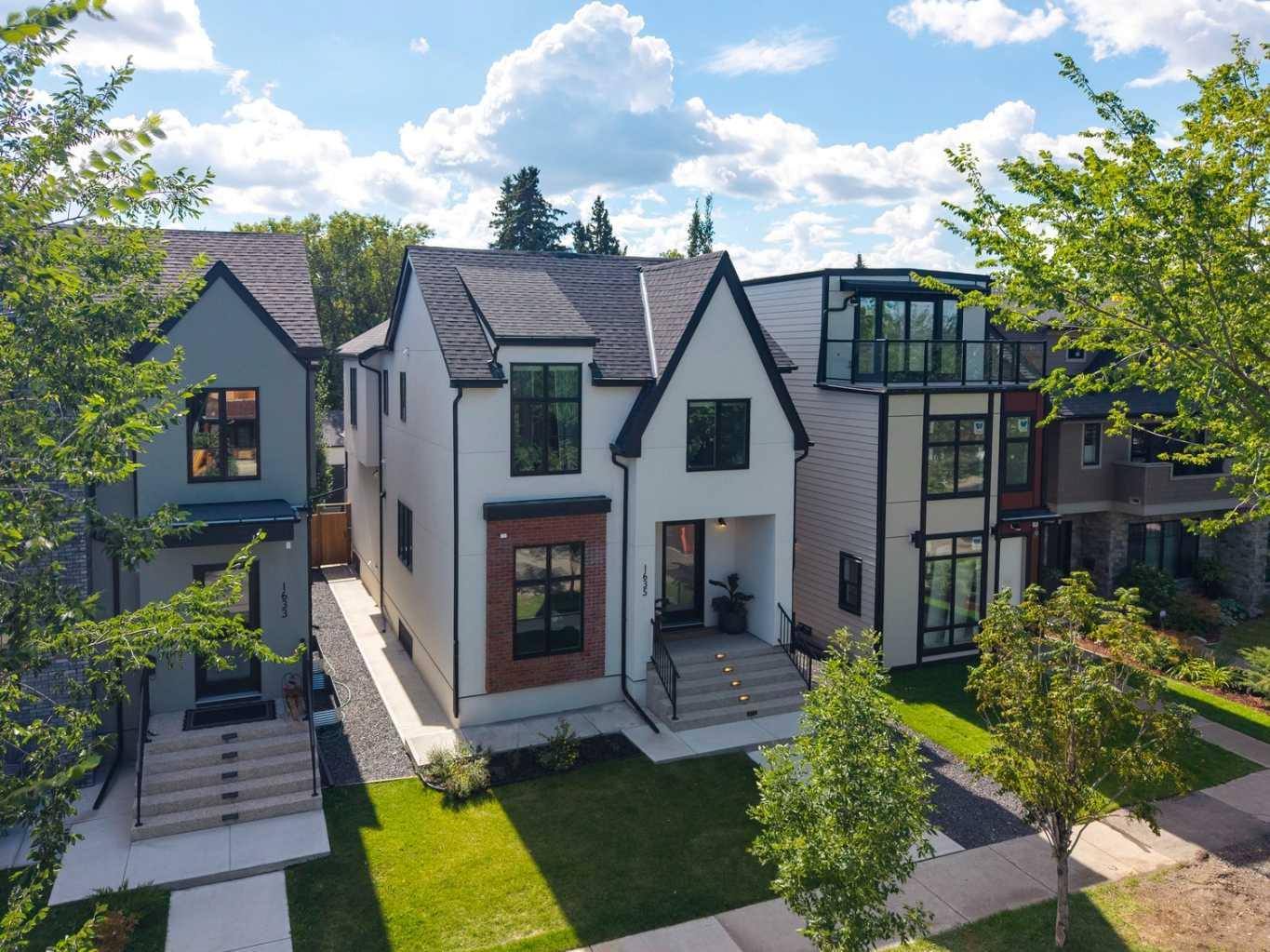 1635 Bowness Road NW, T2N 3K1