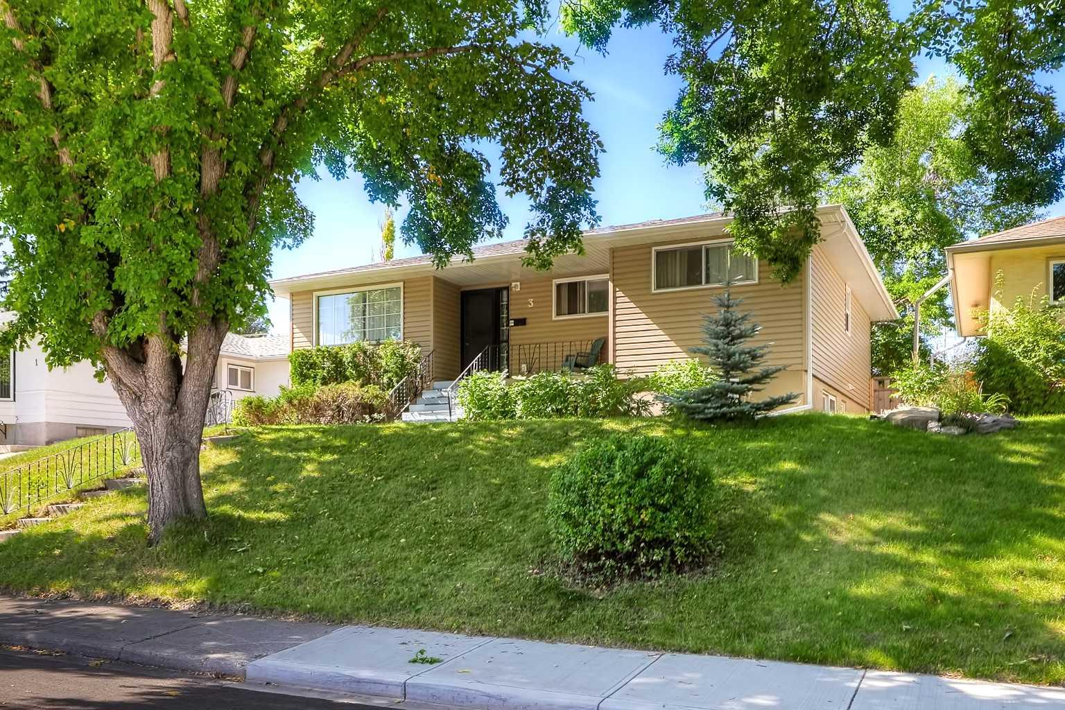 3 Creston Crescent NW, T2M 4J9