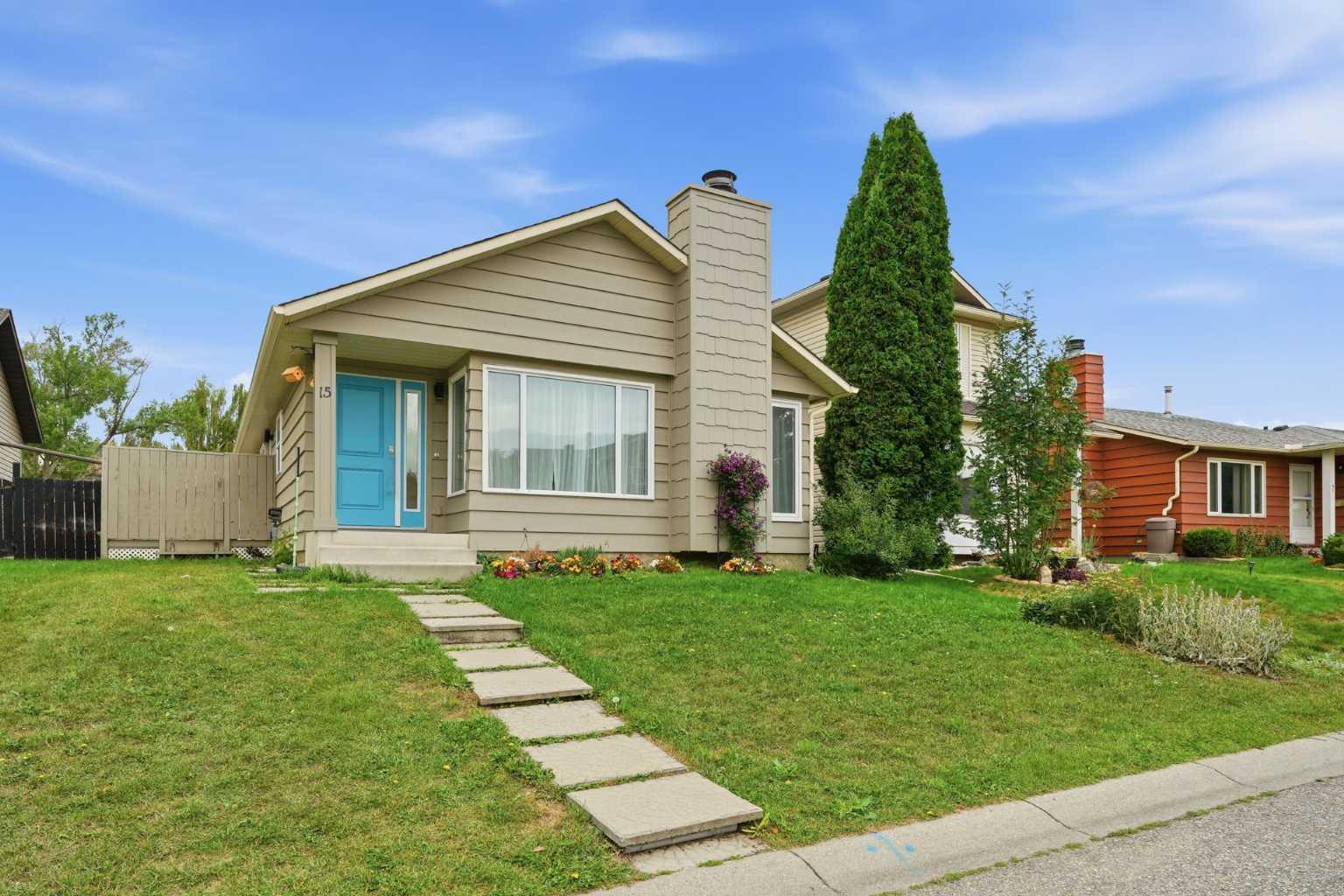 15 Deersaxon Road SE, T2J 6T1