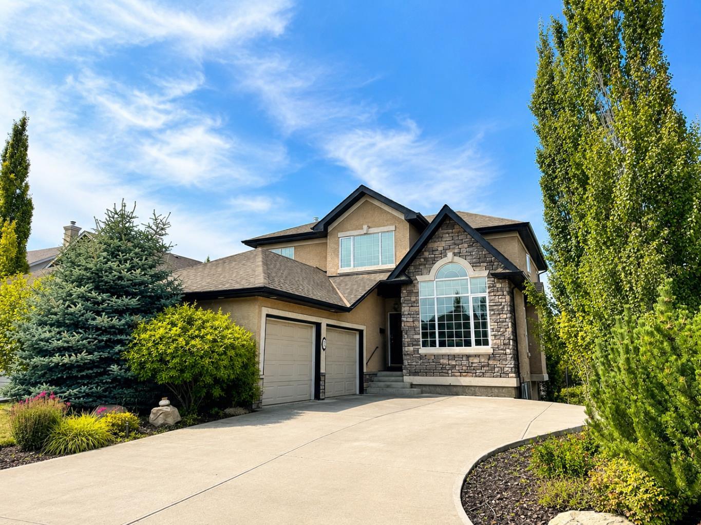 32 Evercreek Bluffs Crescent SW, T2Y 4P3