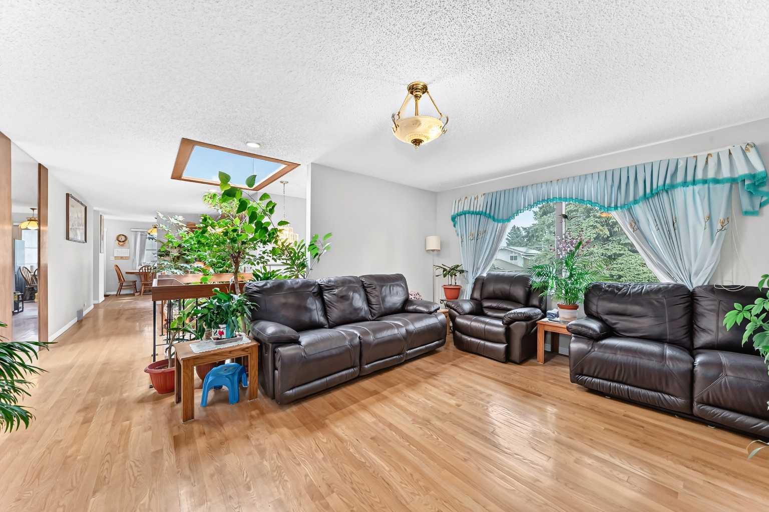 3219 Palliser Drive SW, T2V 1S2