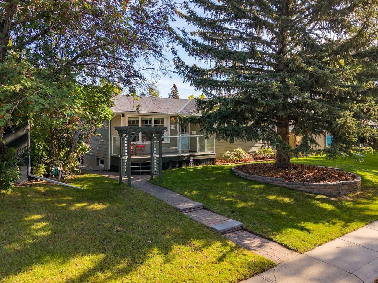 48 Butler Crescent NW, T2L 1K3